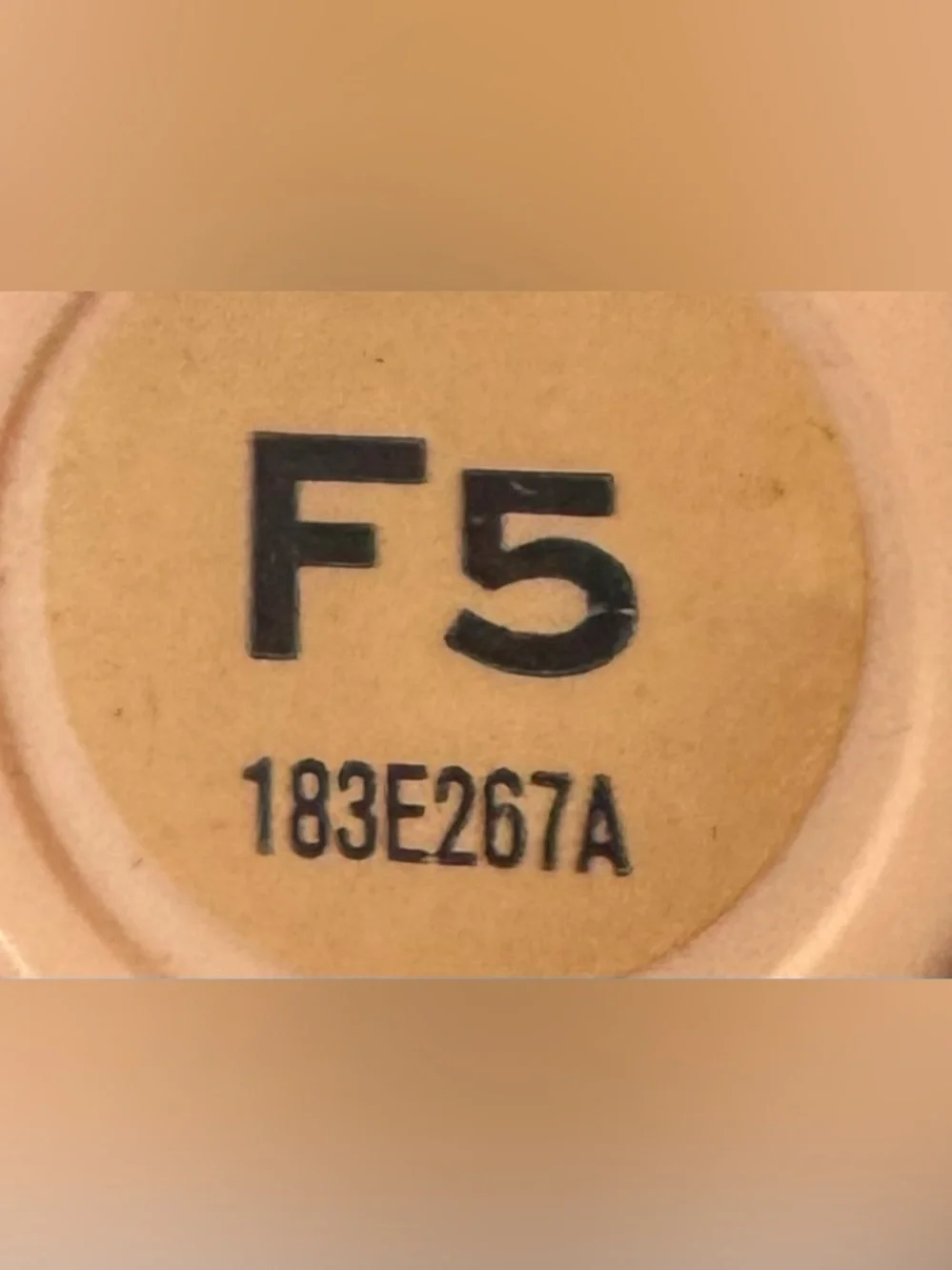 Makeup Revolution fast base Stick foundation F5 Light Beige